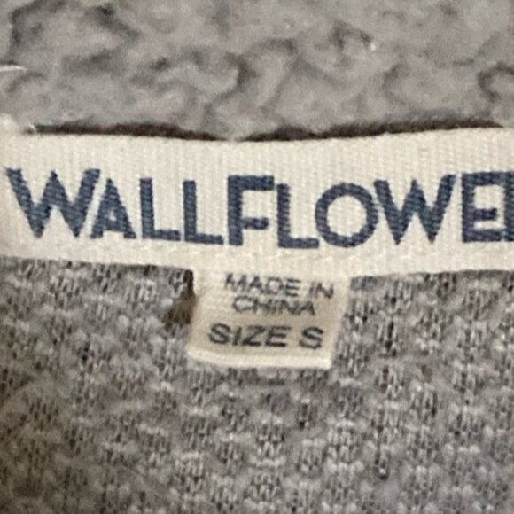Wallflower • Quarter Zip Fleece • Light Gray • Small - Picture 5 of 12